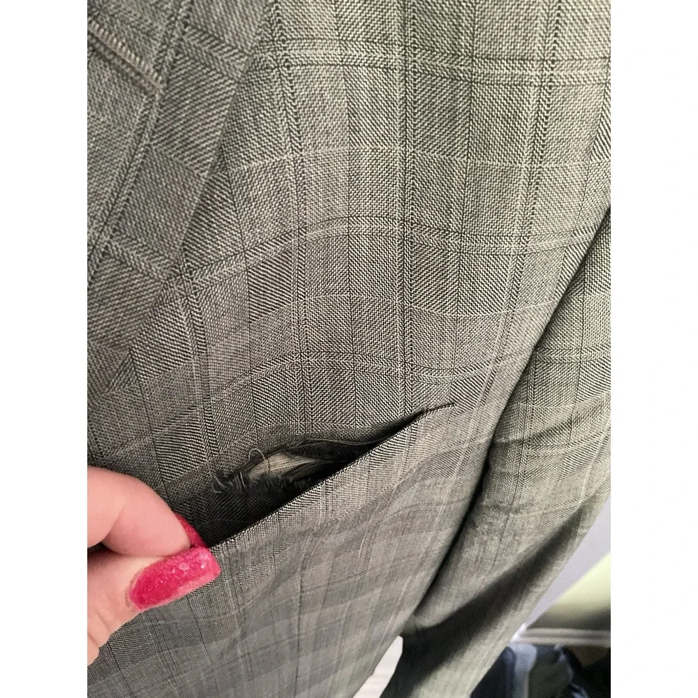 Tommy Hilfiger Gray Plaid Wool 2 Piece Suit Mens 40R Jacket 34W Pants